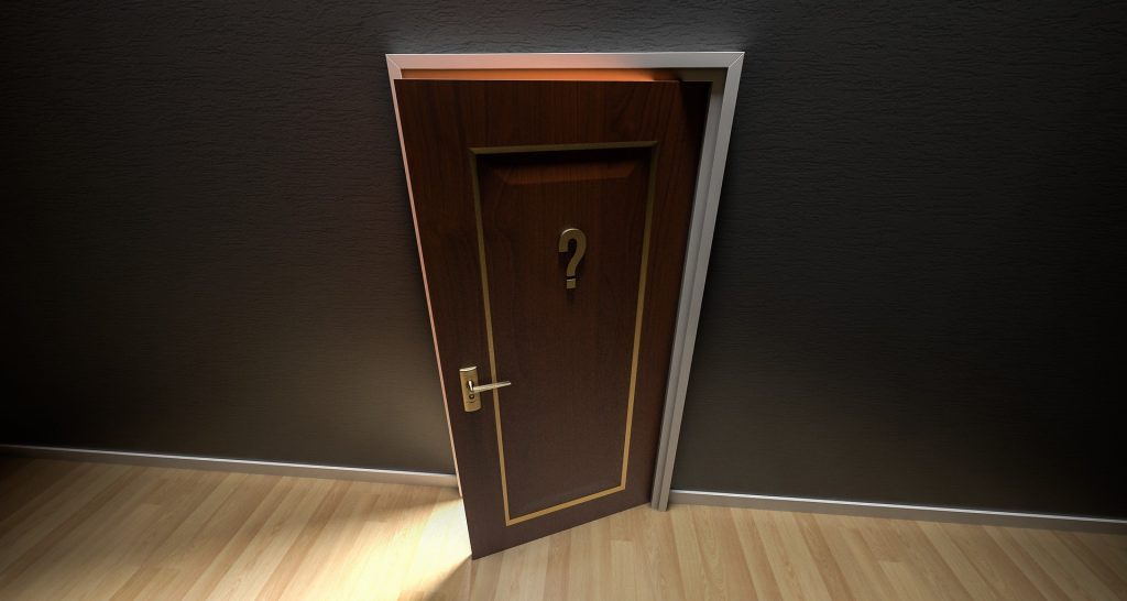 דלת עם סימן שאלה – ביטוח דירה שכורה