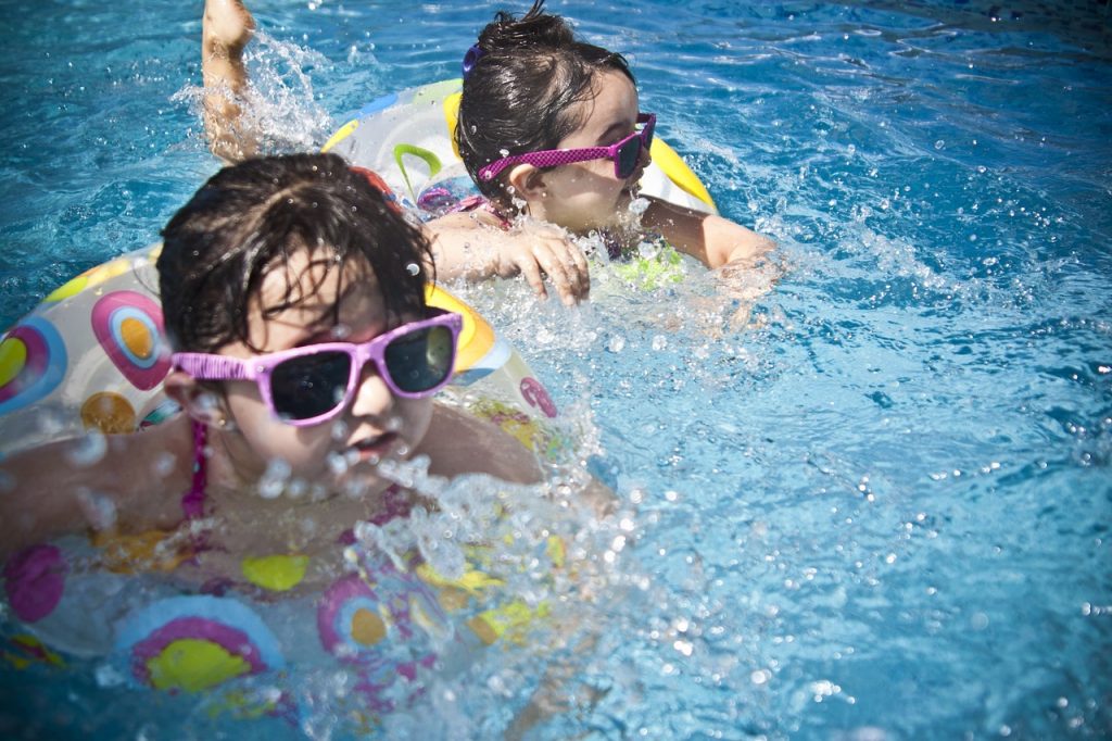 ילדים בבריכה – טיפים לשגרת חדשה