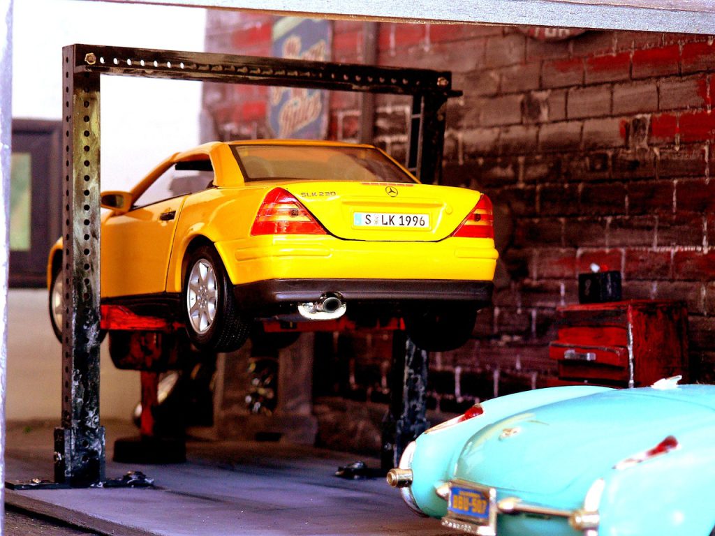 מכונית במוסך – ביטוח מקיף לרכב